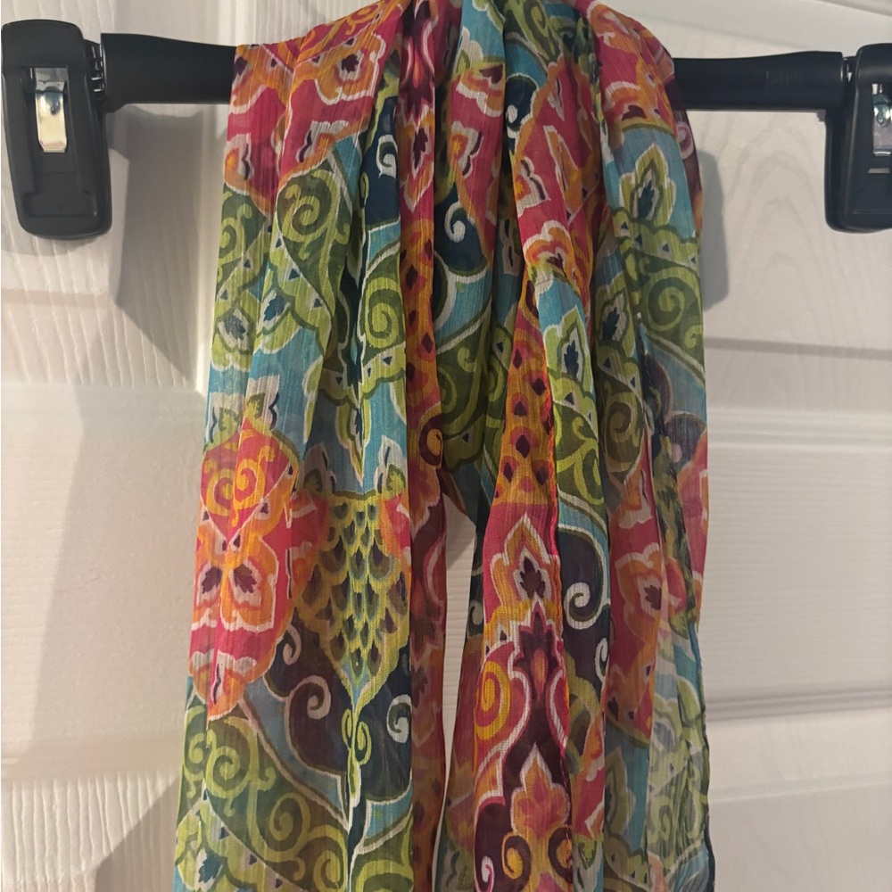💕 Colorful Patterned Scarf 💕 - Picture 3 of 6